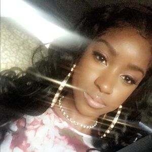 Meet your Posher, Aja